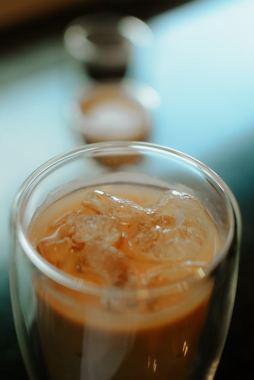 Darmowe zdjęcie z galerii z czyste szkło, kostki lodu, kubek kawy