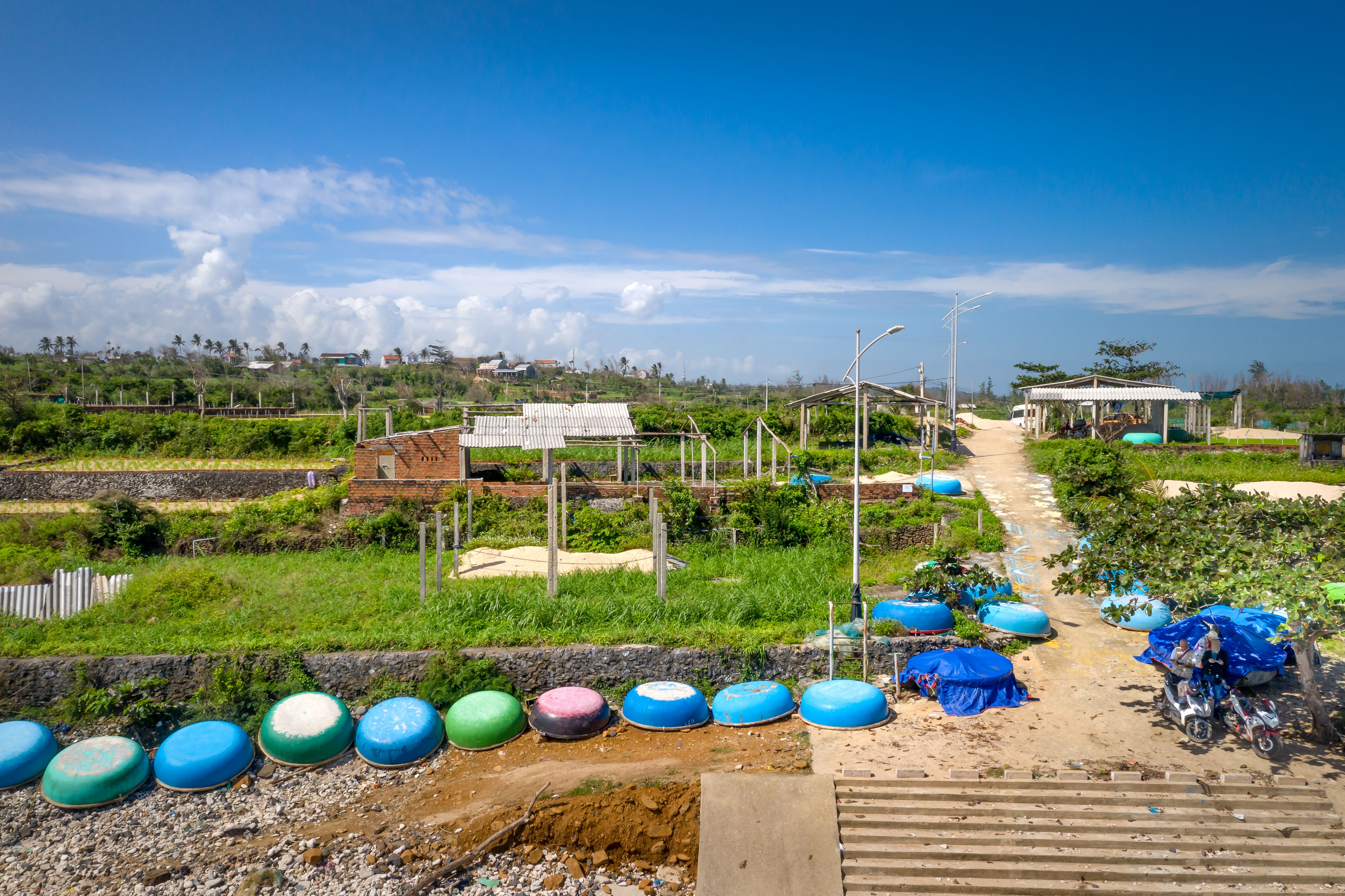 Bowls near Footpath and Grass · Free Stock Photo