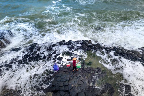 Ocean Waves Crashing on Rocks 