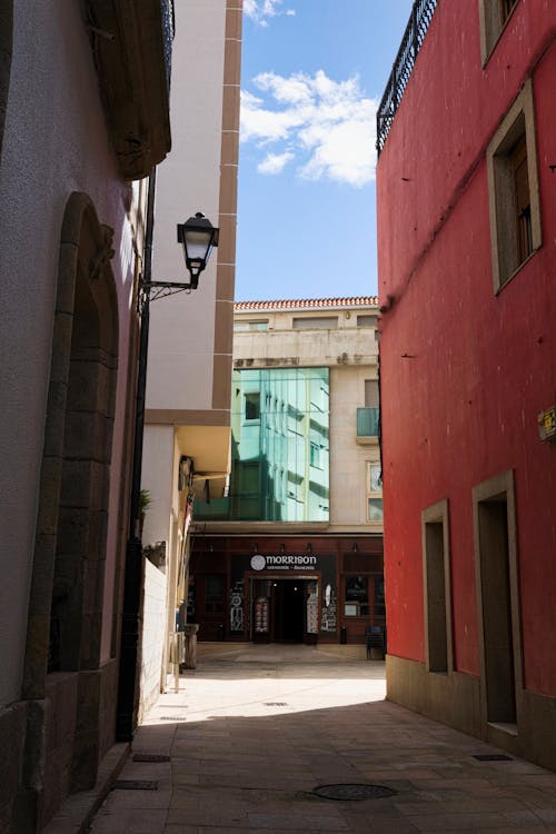 Foto d'estoc gratuïta de arquitectura, carrer de la ciutat, carreró