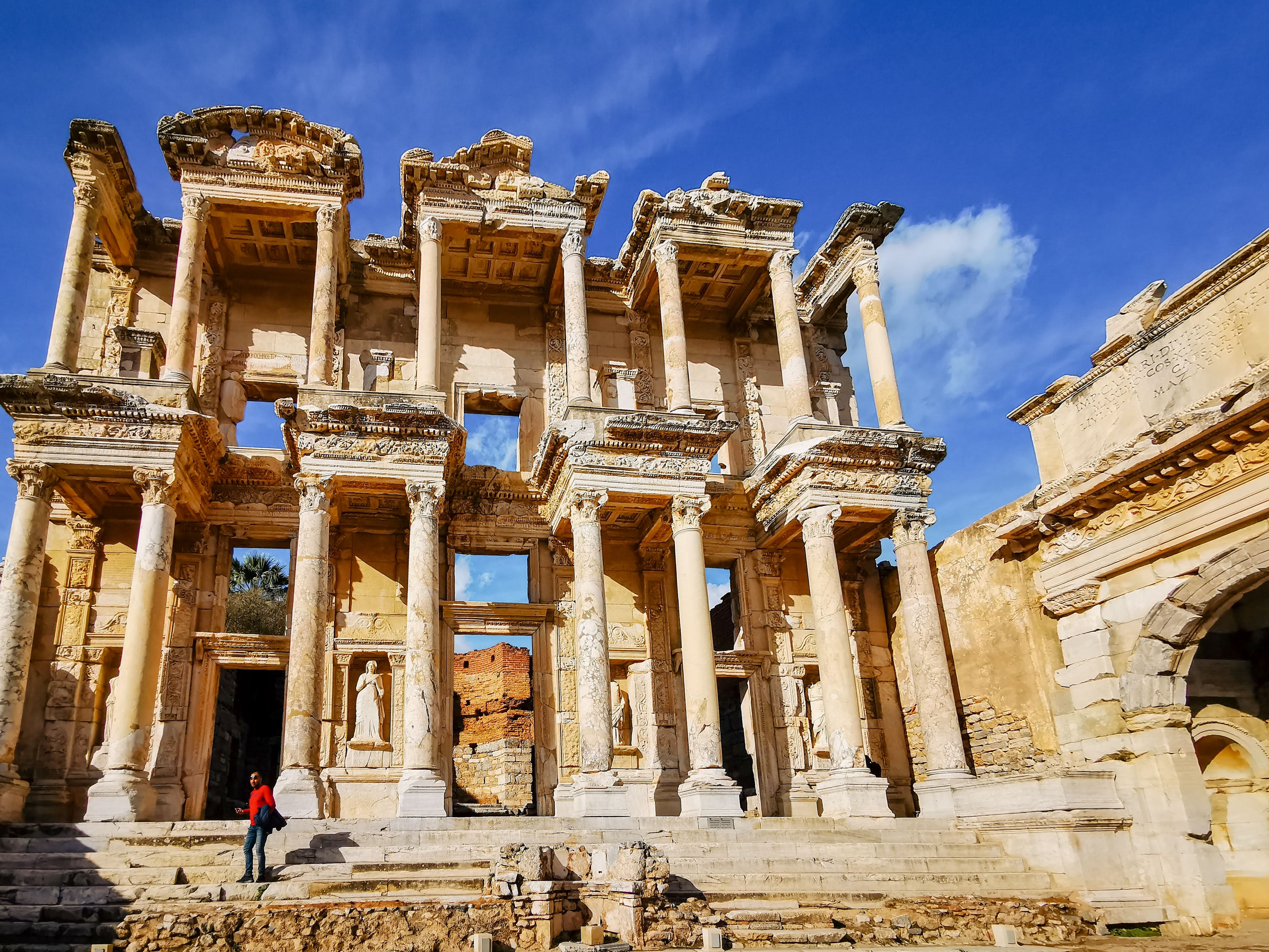 Majestic Roman architecture of the ancient Library of Celsus in Ephesus, Turkey. - Éfeso