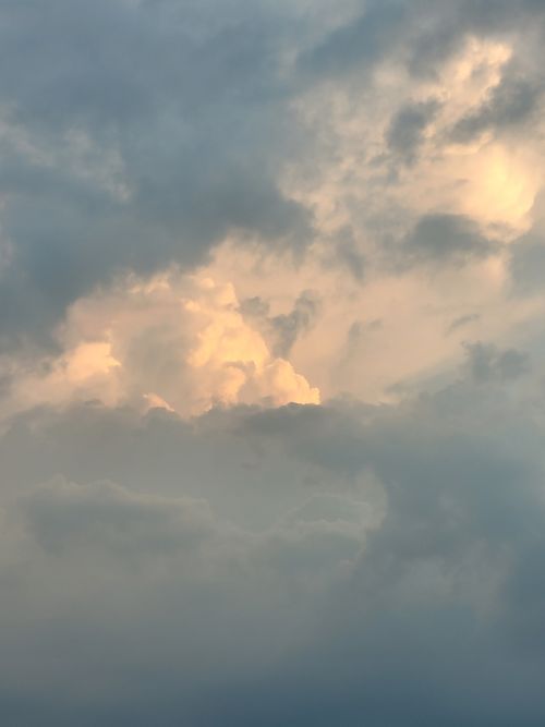 Free Soft, fluffy clouds cast a serene glow in Hyderabad's tranquil evening sky. Stock Photo