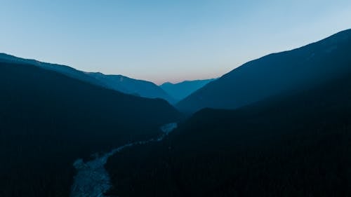 Kostenloses Stock Foto zu berge, dämmerung, drohne erschossen