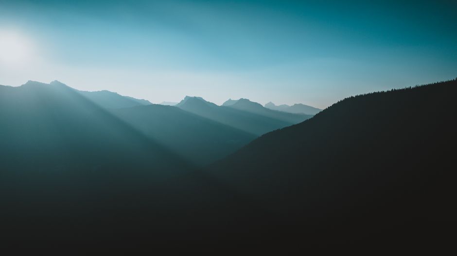 sunrise over mountains symbolizing new beginnings and hope - addiction recovery retreat sunrise over mountains symbolizing new beginnings and hope - addiction recovery retreat