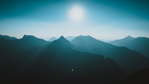 Free Scenic view of mountain silhouettes under a bright sunrise in Sunrise, Washington. Stock Photo