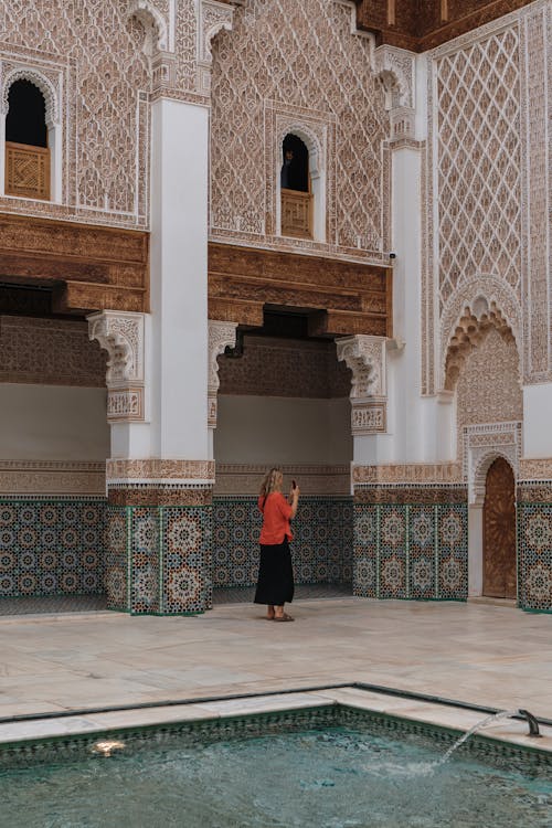 Безкоштовне стокове фото на тему «архітектура Близького Сходу, візерунок, жінка» стокове фото