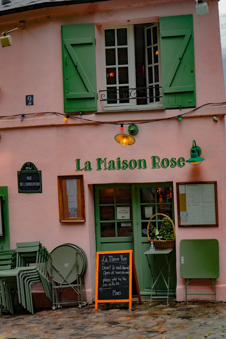 La Maison Rose Restaurant In Paris