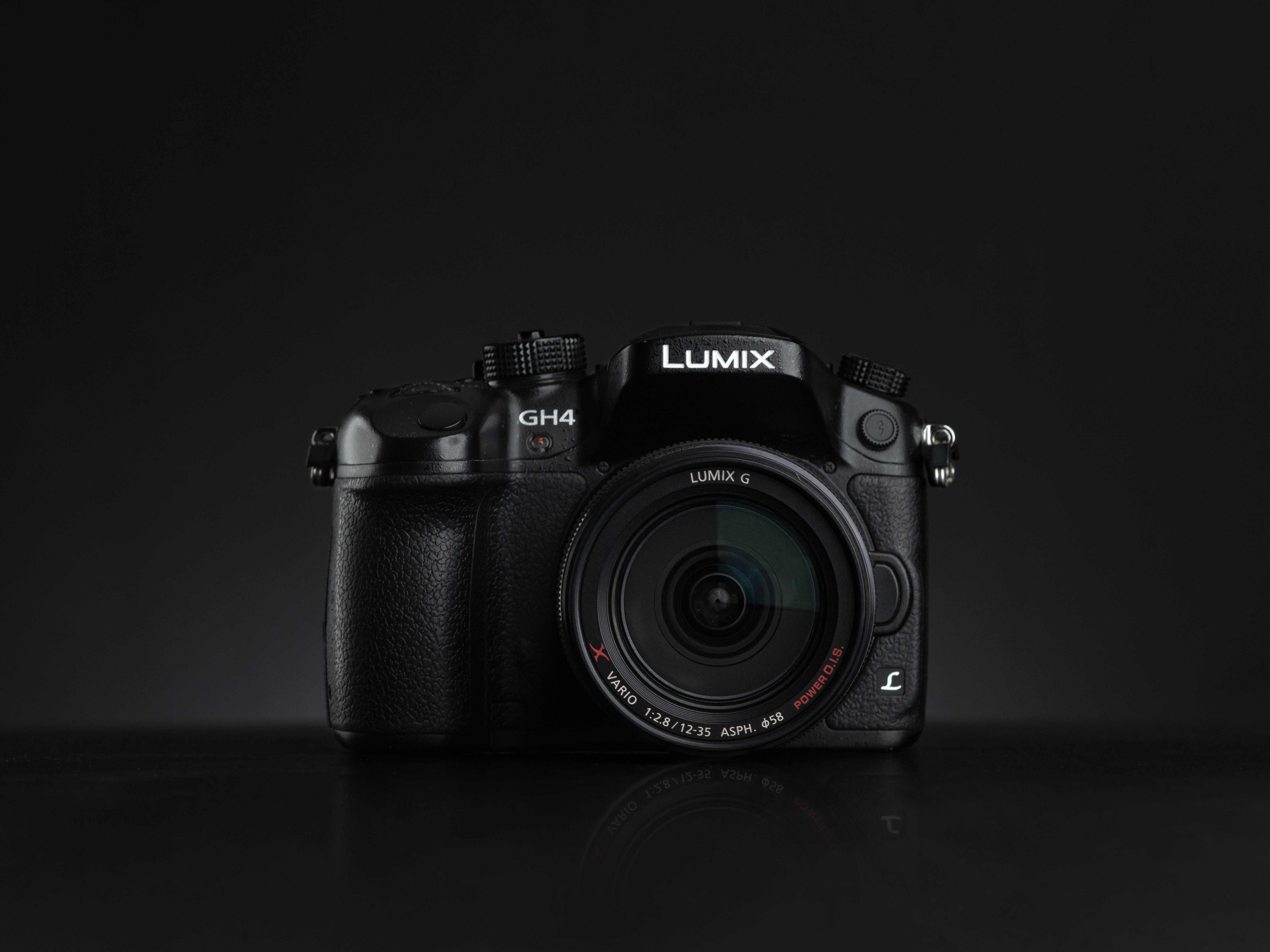 Close-Up Shot of a Camera · Free Stock Photo