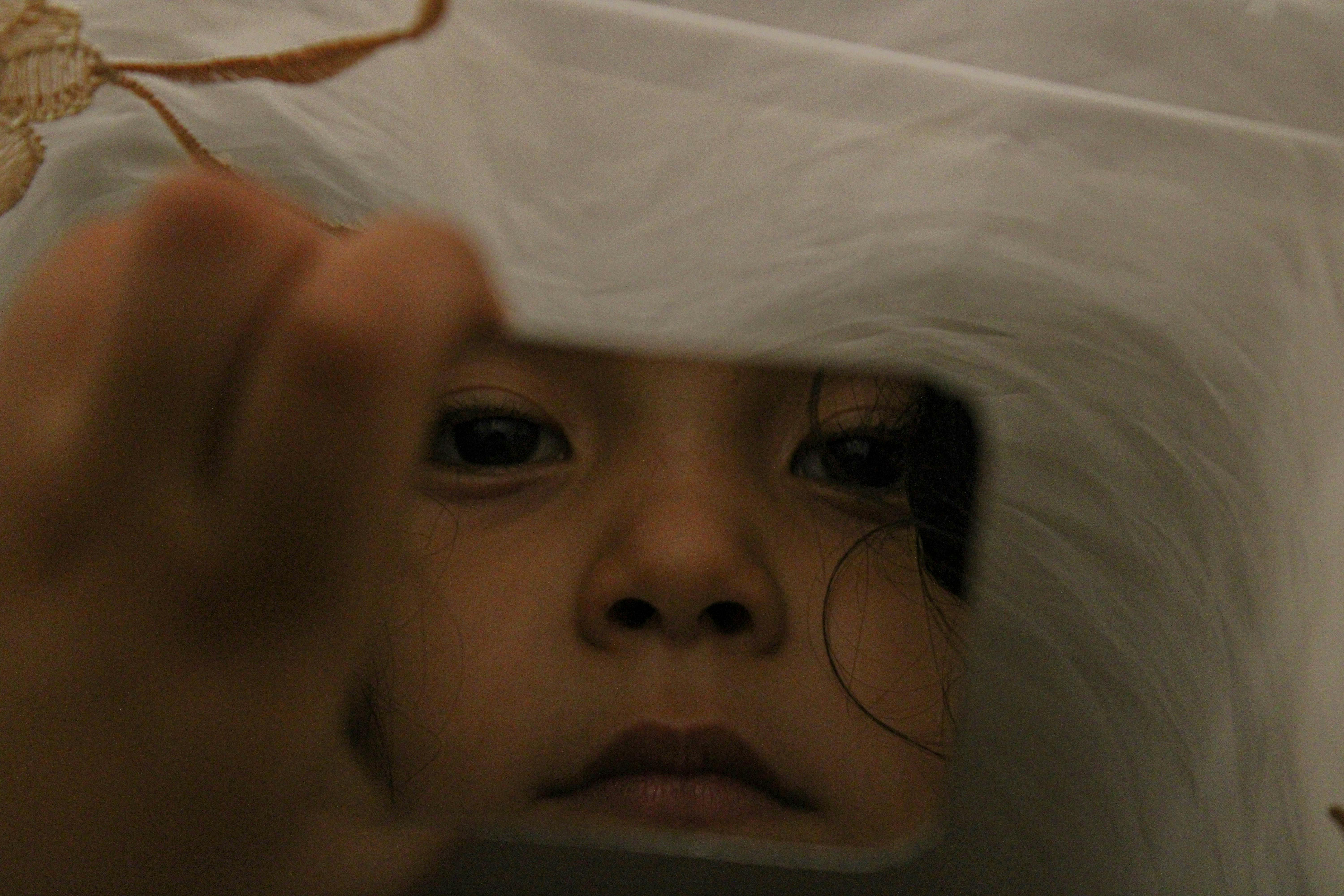 Darf man ein Kind anlügen, damit es glaubt, seine Herkunftsfamilie sei harmlos gewesen?