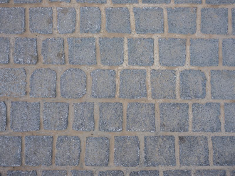 Neat cobble paving with straight kerb edging