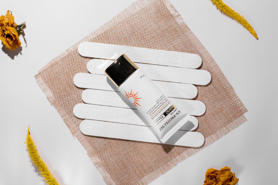 Solskydd SPF 60 med naturliga element – hudvård och solskydd efter microneedling behandling