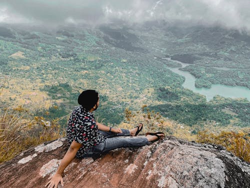 Foto profissional grátis de caminhar, montanhas gigantes, solitário