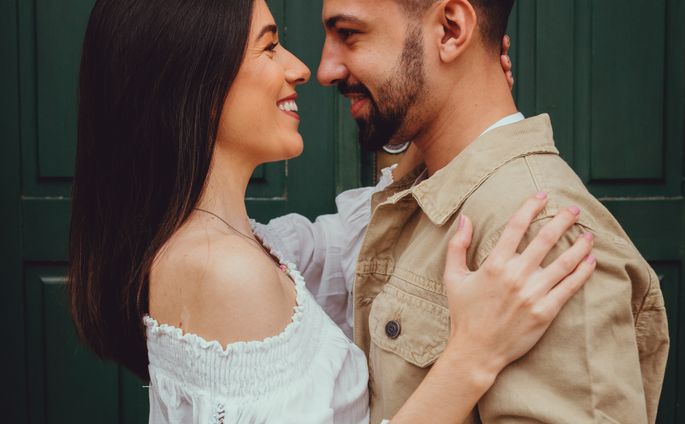 Online dating: starting a conversation on a niche platform