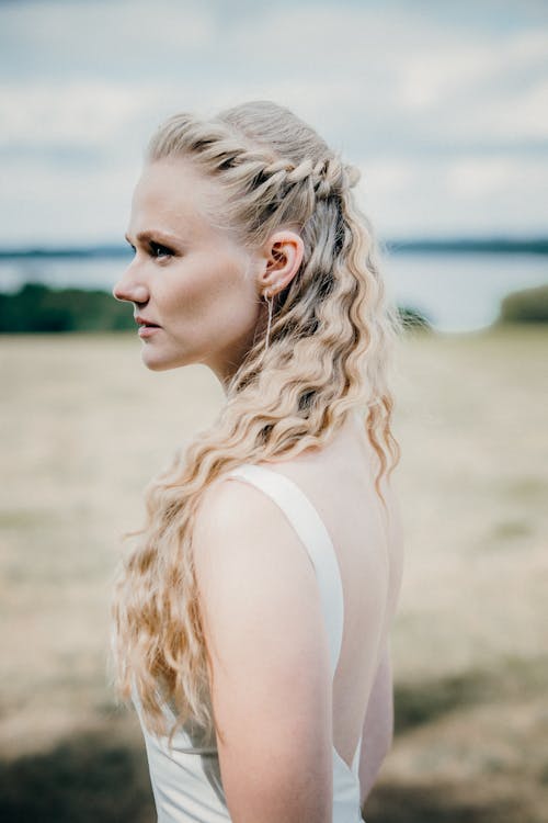 Gratis stockfoto met blanke vrouw, blond haar, gevlochten haar