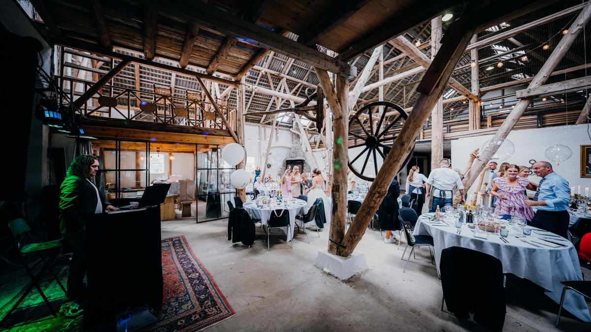 Columbus Wedding DJ Guide: Buckeye State Celebrations