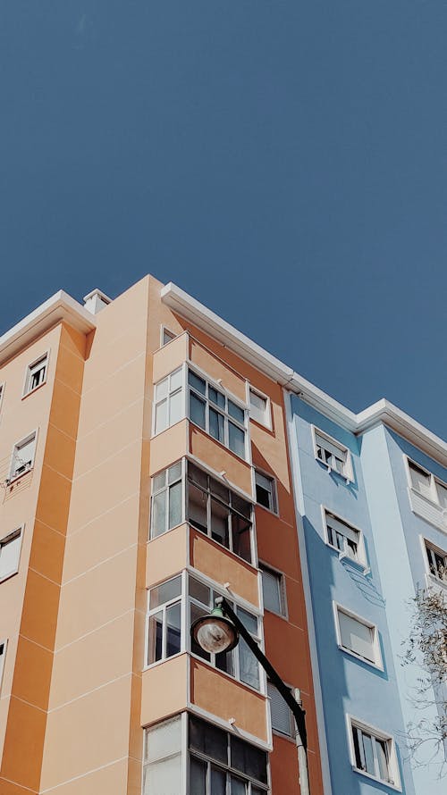 Gratis stockfoto met appartement, architectuur, blauwe lucht