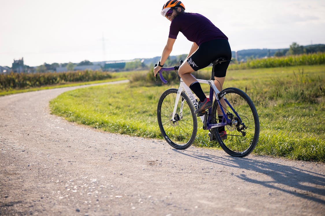 Foto de stock gratuita sobre bici, bicicleta, carretera, casco, ciclismo,  ciclista, equitación, hombre