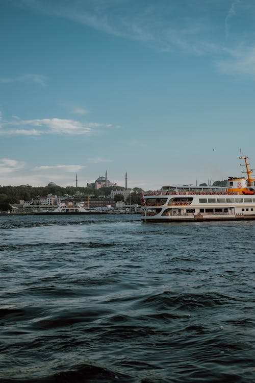 Fotos de stock gratuitas de buque, cielo azul, crucero