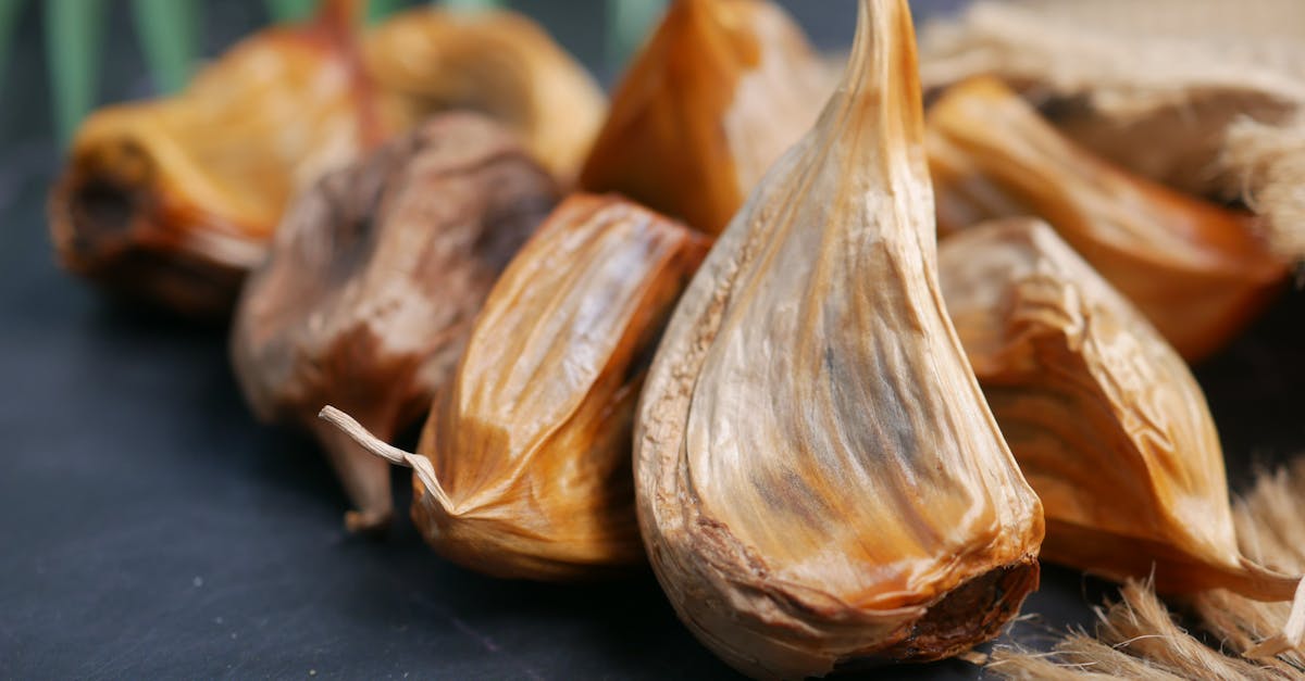 How to peel garlic cloves hack