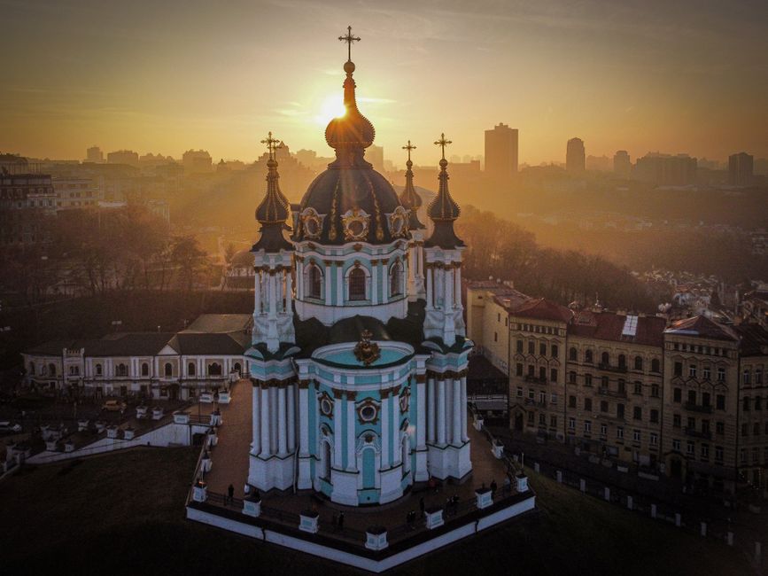 Андріївська церква Київ: бароковий собір Растреллі та вид на Поділ