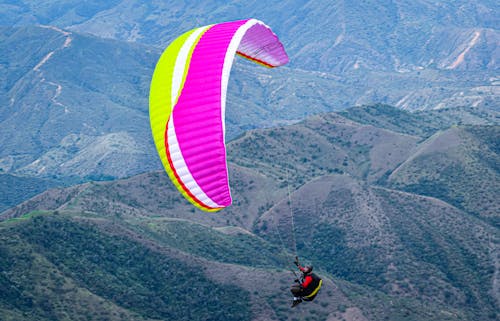 Kostenloses Stock Foto zu fliegen, freiheit, gleitschirmfliegen