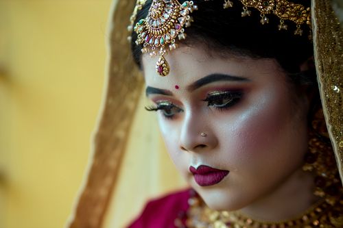 Free Close-up of a bride with traditional jewelry and makeup, showcasing elegance and beauty. Stock Photo
