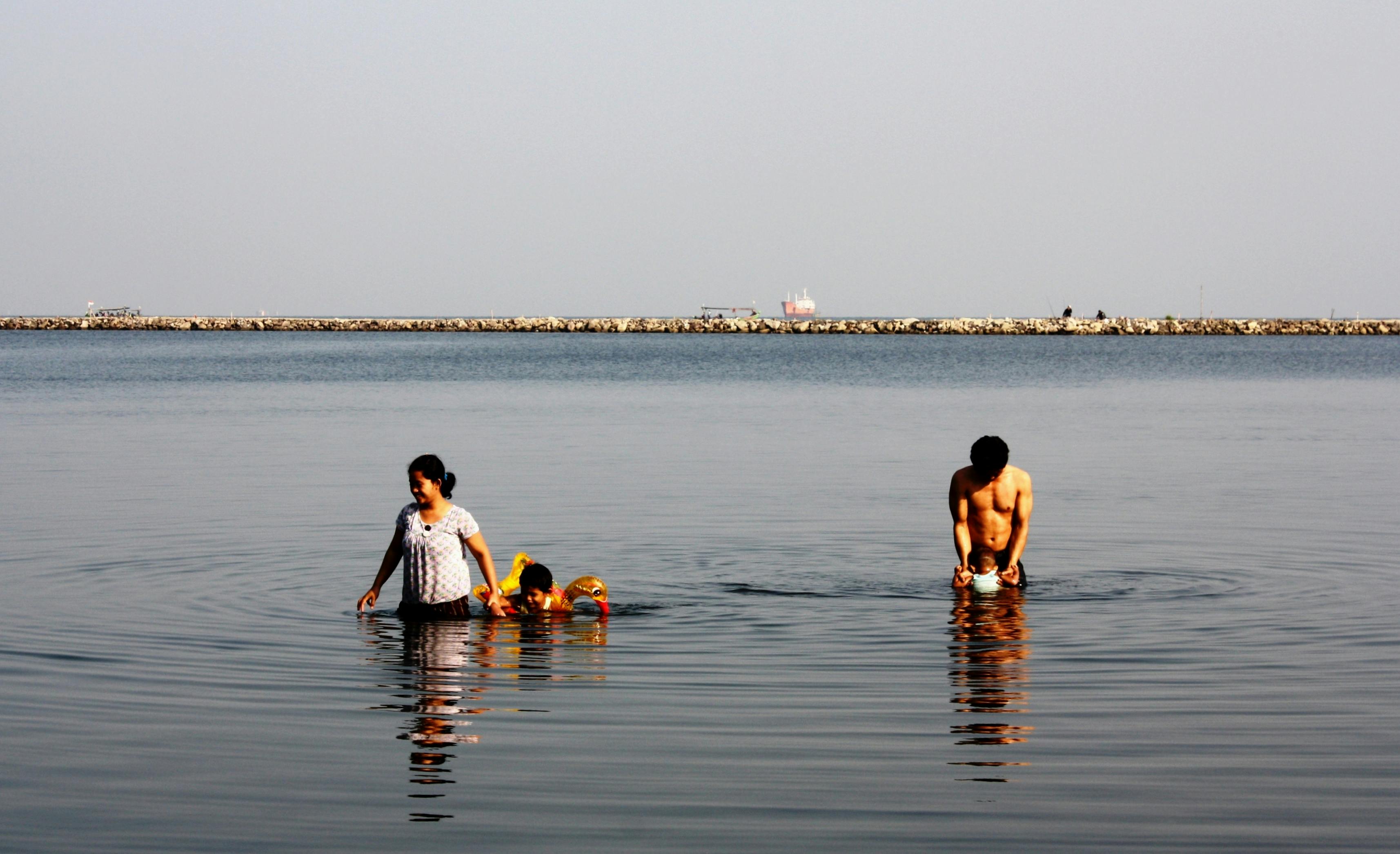 Foto Stok Gratis Tentang Anak Ayah Dan Anak Berenang