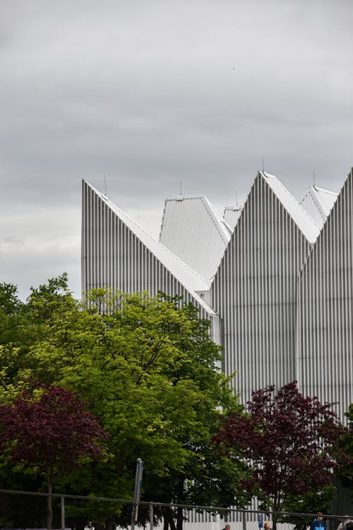 Fotos de stock gratuitas de arboles, arquitectura, cielo nublado