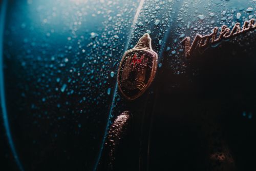 Free Artistic close-up of a car hood with water droplets, emphasizing texture and lighting. Stock Photo