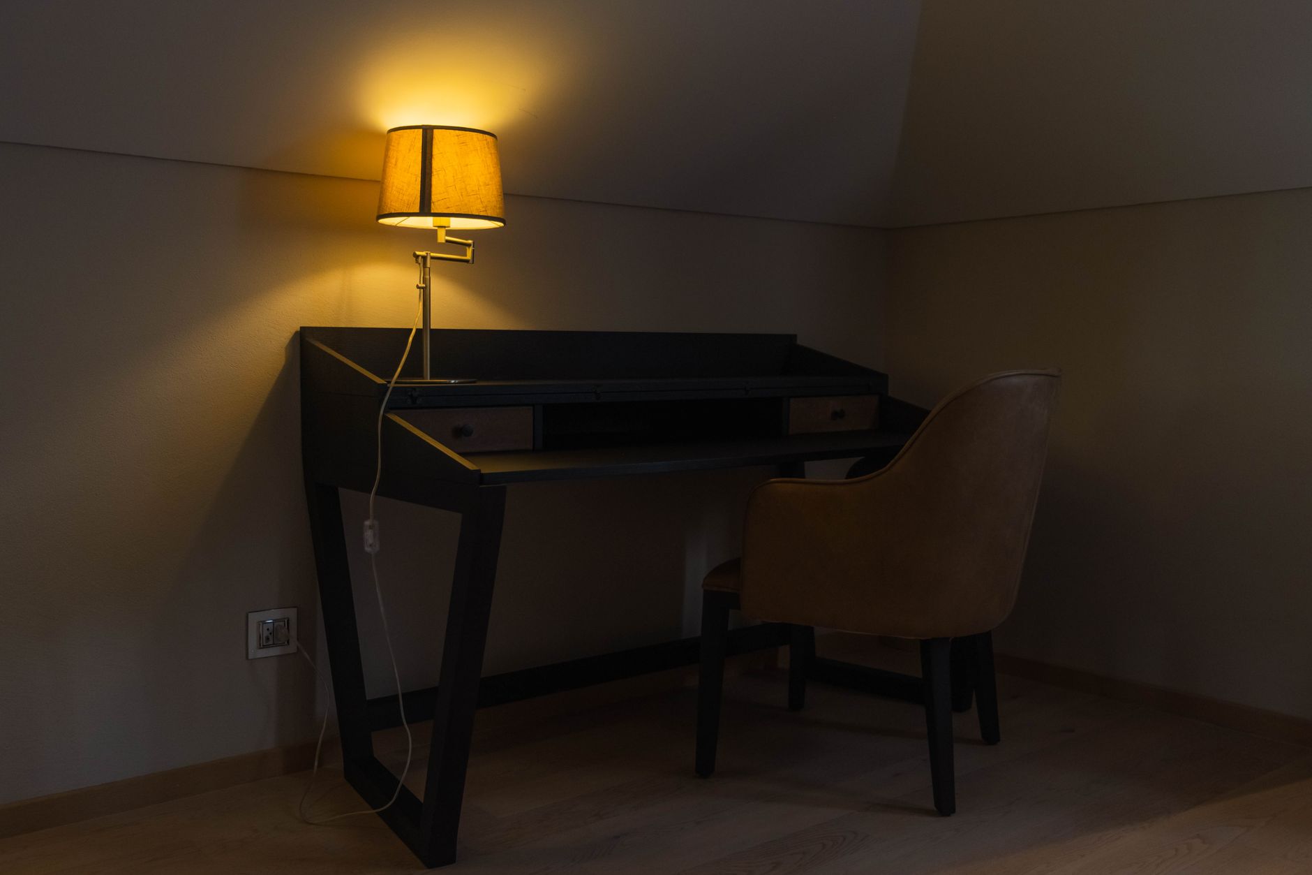 How to Set Up Productive Home Office Corner
