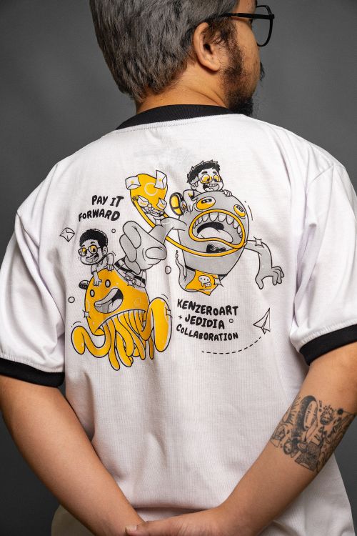 Free Stylish t-shirt featuring unique cartoon art, perfect for street fashion enthusiasts. Stock Photo