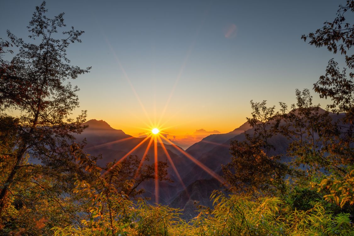 Sun Setting over the Mountains · Free Stock Photo