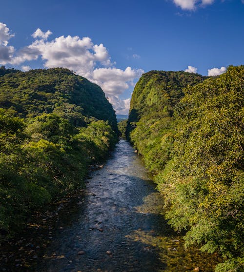 Kostenloses Stock Foto zu blauer himmel, canyon, caqueta