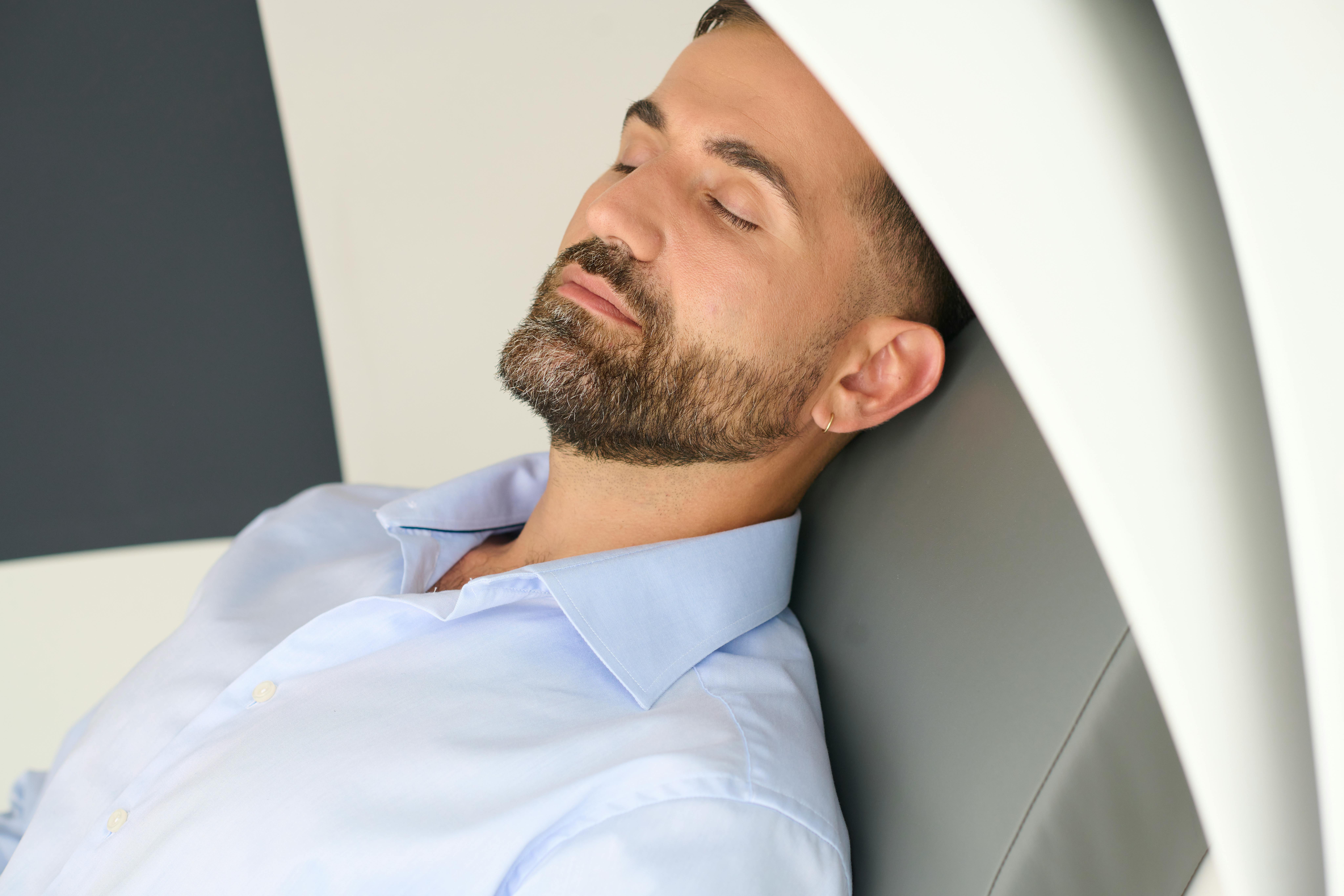 Thalamic dynamics orchestrate the recovery of tonic alertness during nocturnal sleep inertia — Photo by Rene Terp on Pexels