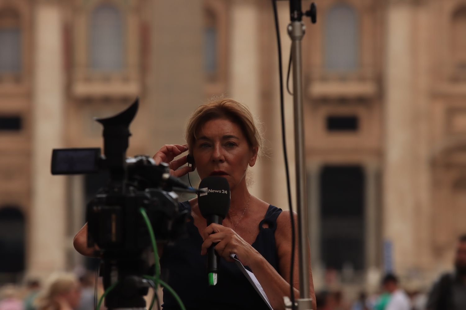 Reporter Photos, Download The BEST Free Reporter Stock Photos & HD Images