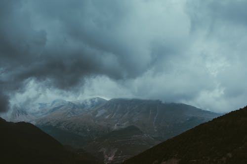 arka fon, bulutlar, dağlar içeren Ücretsiz stok fotoğraf