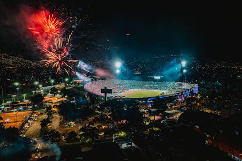 Fotobanka s bezplatnými fotkami na tému koncert, ľudia, ohňostroje