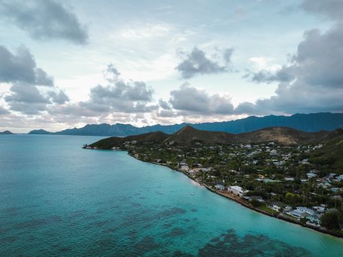 Free Discover the breathtaking aerial view of the Hawaiian coastline with lush landscapes and turquoise waters. Stock Photo