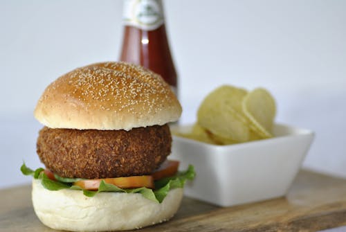 Gratis stockfoto met belegd broodje, bourgondiër, broodje hamburger