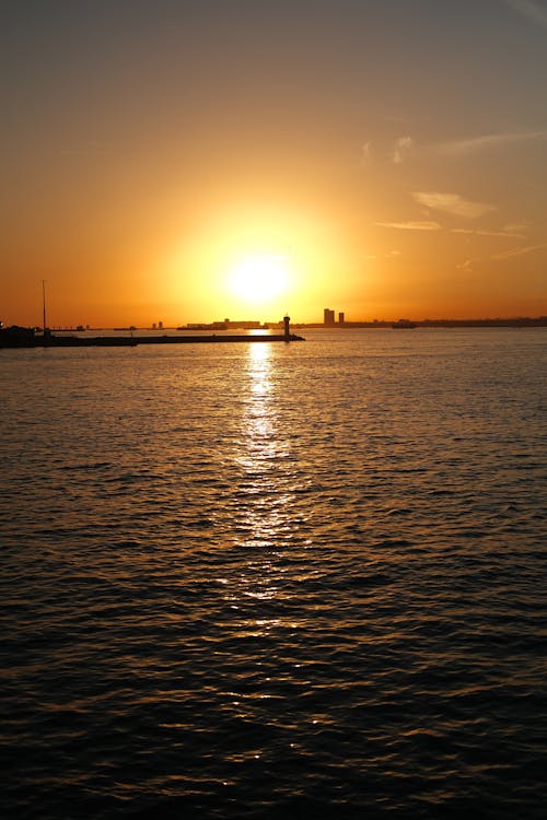 Free View of Beautiful Sunset Over the Horizon Stock Photo