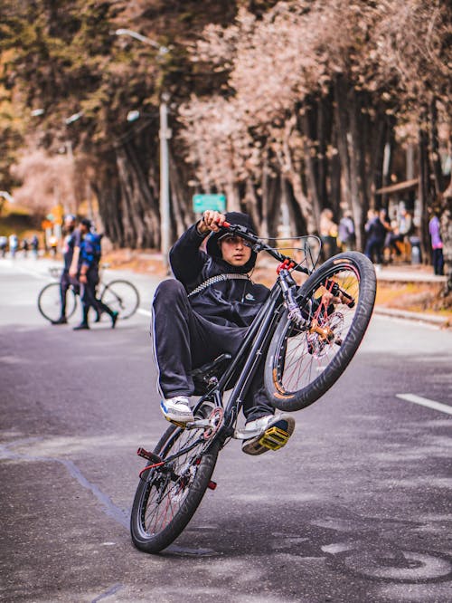 Foto profissional grátis de ao ar livre, avaliando, bicicleta