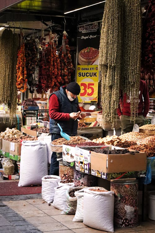 Foto stok gratis baju lengan panjang, barang dagangan, beanie