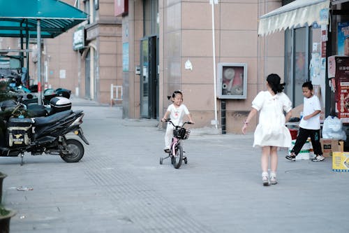 Kostnadsfri bild av asiatiskt barn, barn, cykel