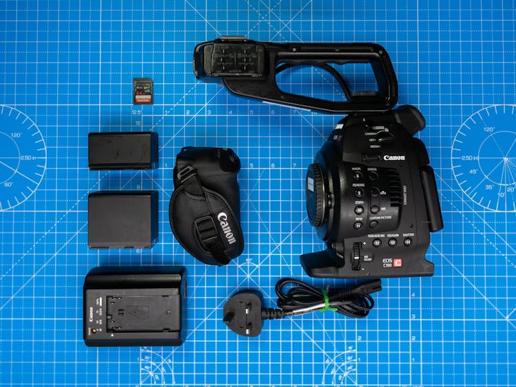 Canon C100 Cine Camera Shooting Kit