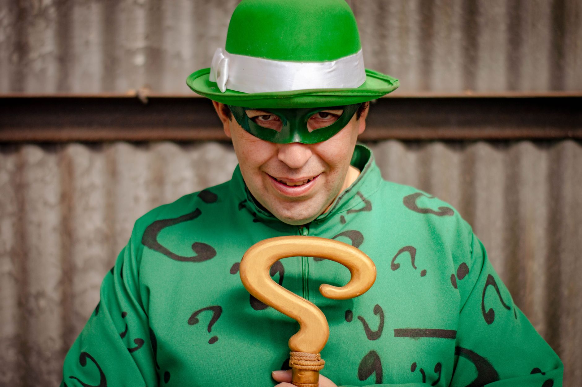 Welke acteur zit onder de gele overall en het masker van Stanley Ipkiss in de film 'The Mask' uit 1994?