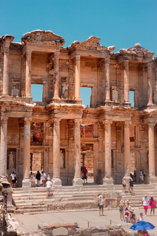Free Explore the historic Celsus Library in Ephesus, a stunning example of Roman architecture in İzmir, Turkey. Stock Photo