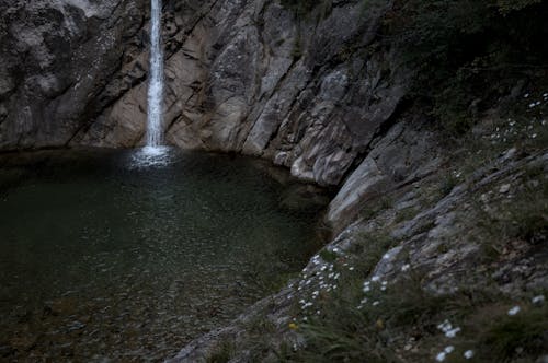 Foto d'estoc gratuïta de cascades, natura, penya-segat rocós