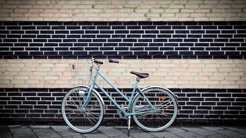 Kostnadsfria Kostnadsfri bild av cykel, närbild, parkerad Stock foto