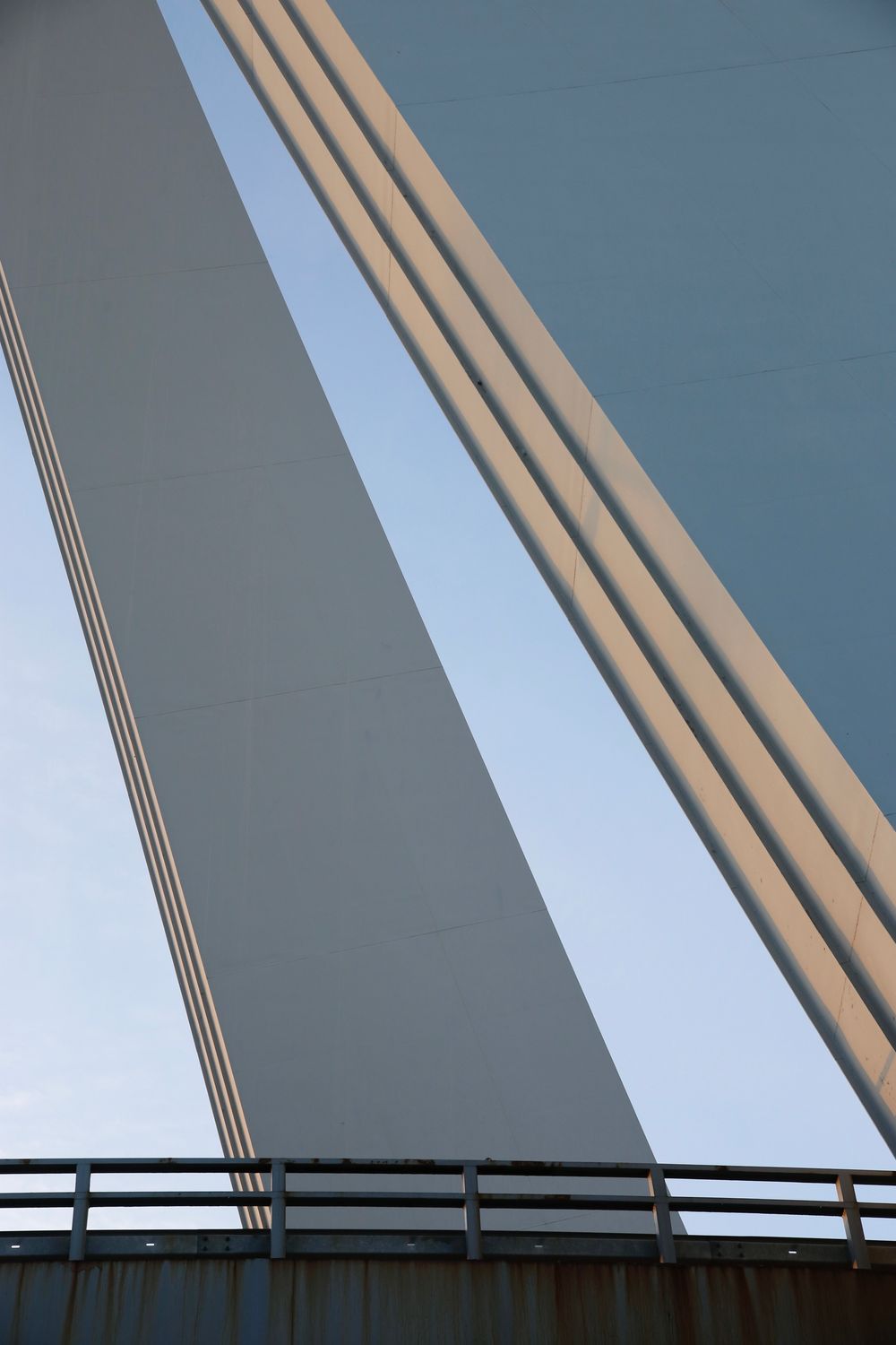 Diagonal Lines on a Building · Free Stock Photo