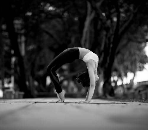 Foto profissional grátis de alongamento, bem-estar, contorção